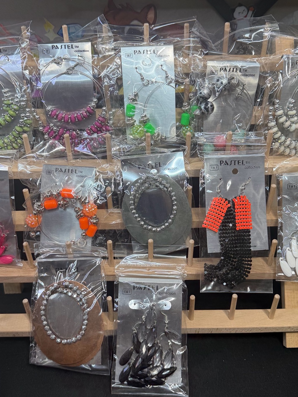 Women’s earring bundle. 12 pair E2